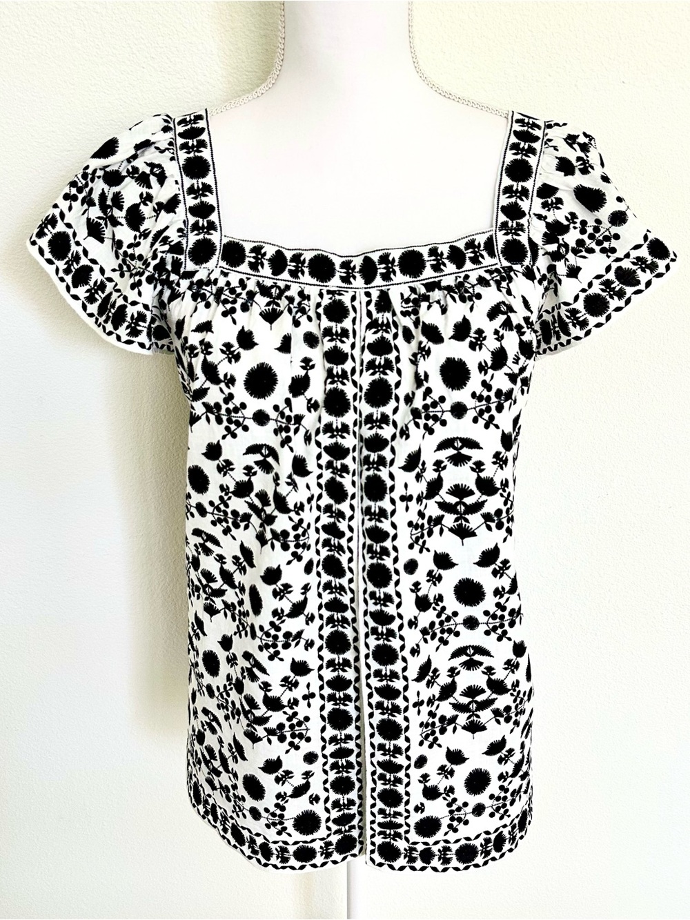 Max Studio London Boho Black and White Top Size Large